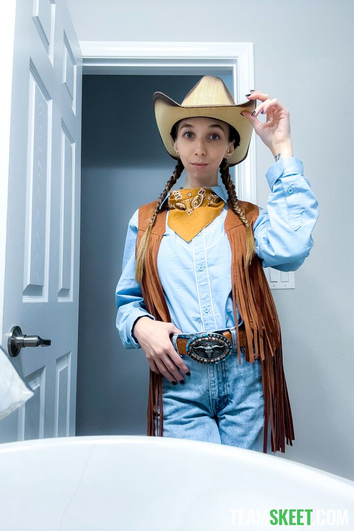 Young Cowgirl Surely Knows How to Ride