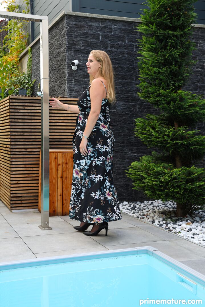 Squirting mature prime pussy