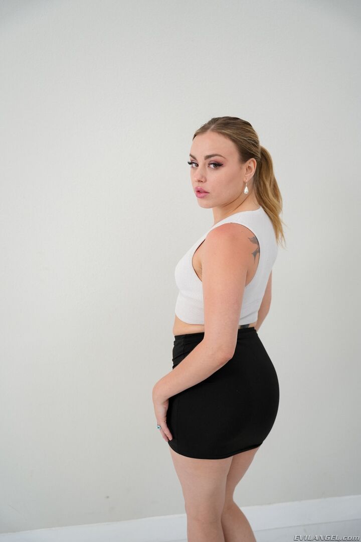 ANNA CLAIRE CLOUDS Kinky Anal Cramming