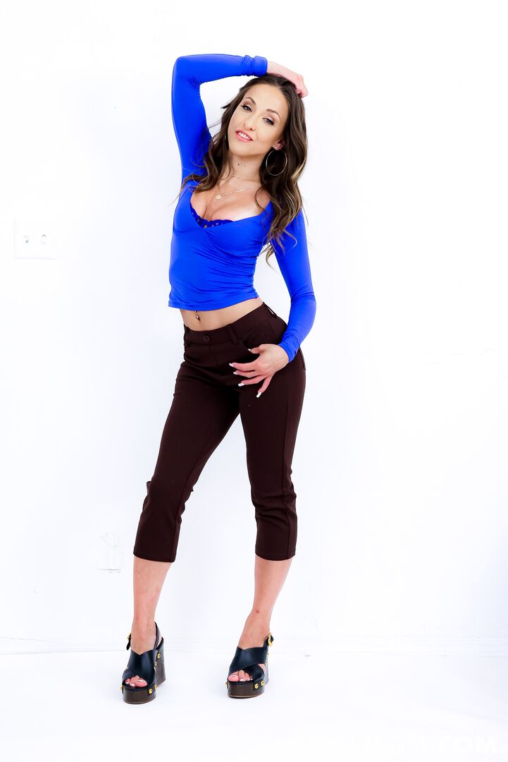 You Catfished Your Stepmom?! Fuck Her Ass to Get Rid Of the Tension (Alexis James' Debut)