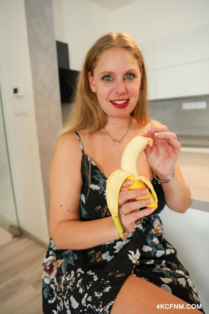 Big tits, small dick