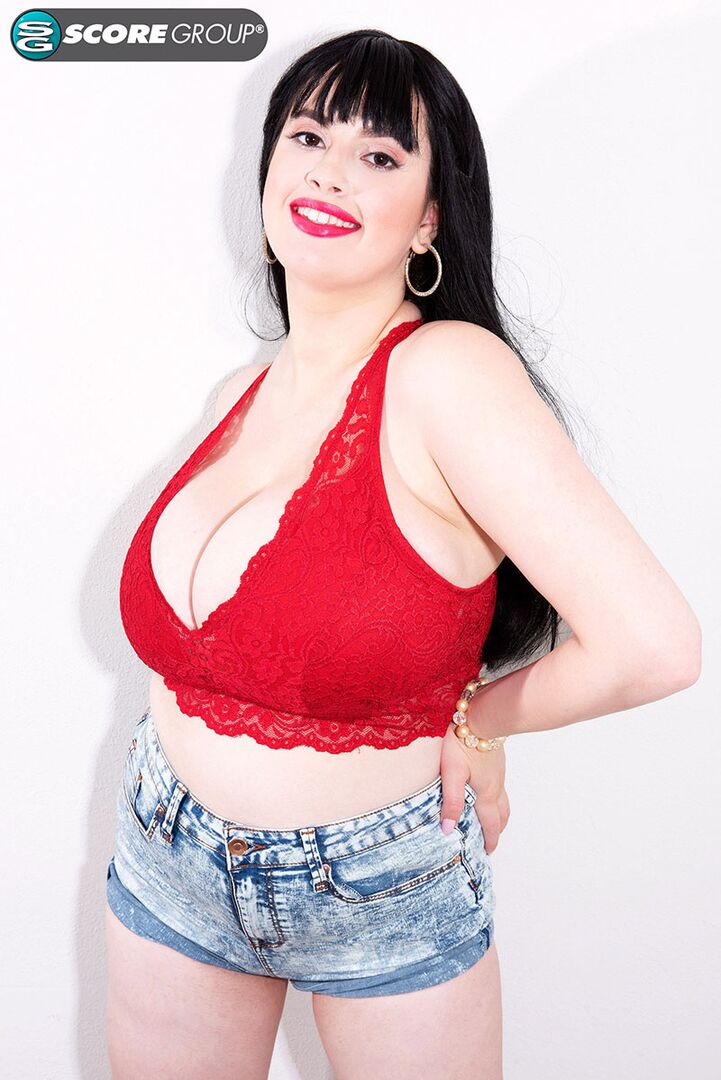 Dina Sahari: Statuesque SCORELAND Stunner 63047