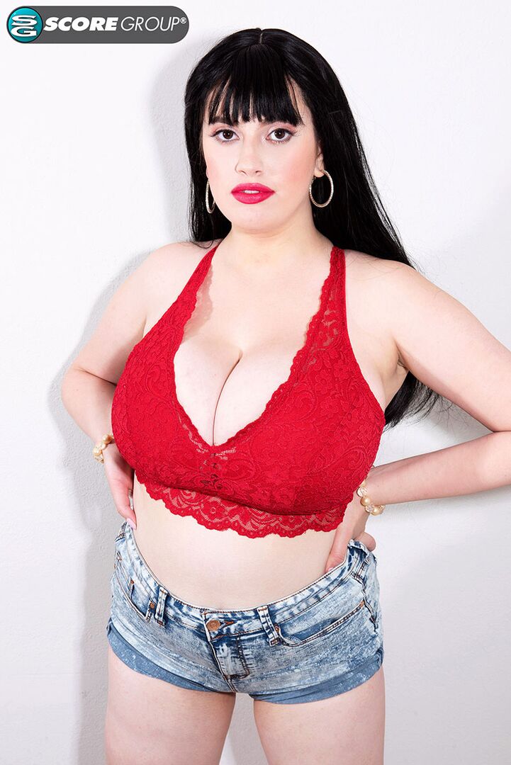 Dina Sahari: Statuesque SCORELAND Stunner 63047