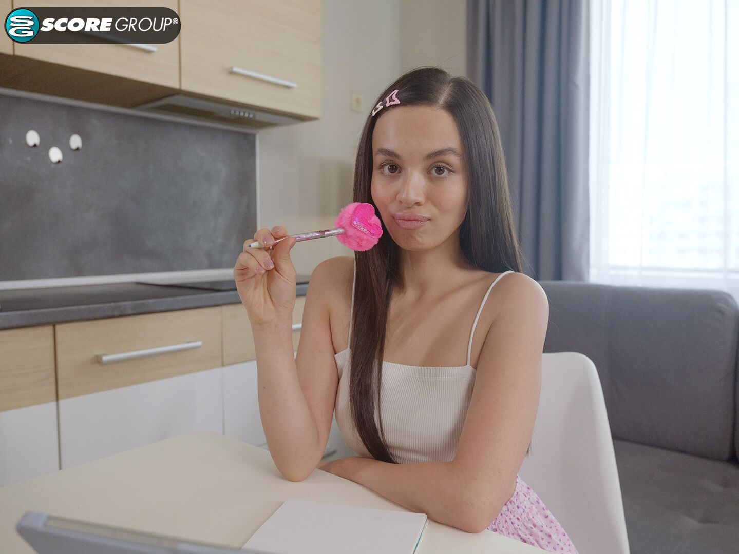 Teen Spinner Eveline Just Wants to Go for a Ride on Her Dildo