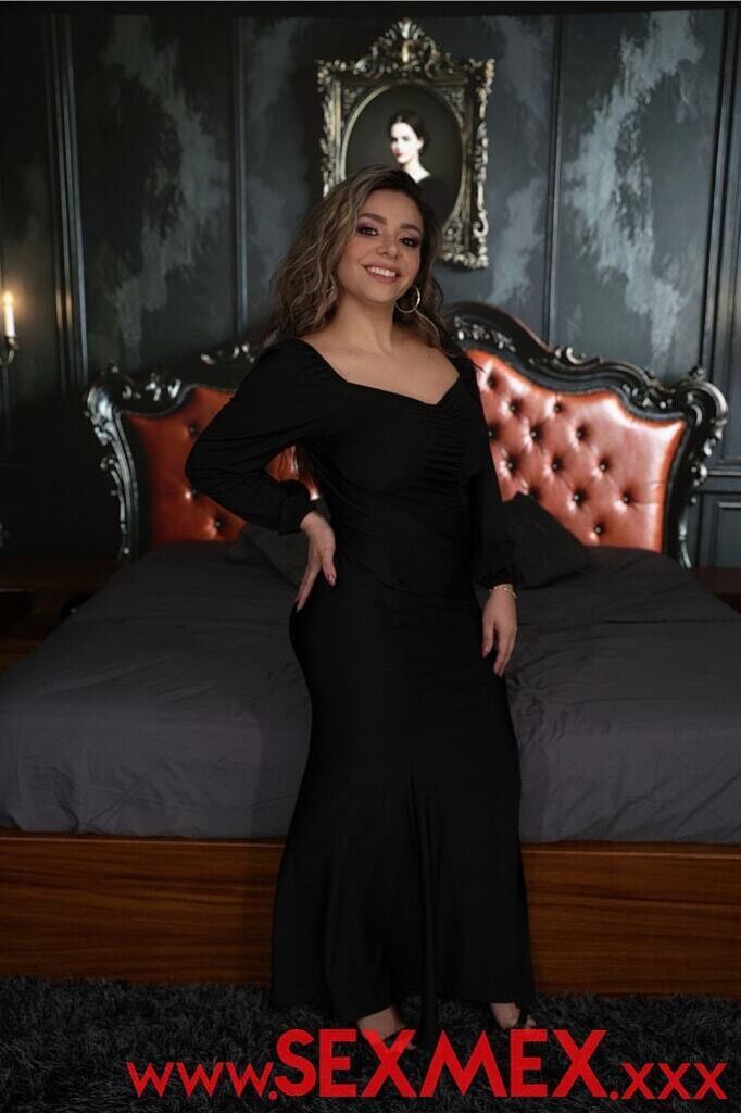 SHE GOT FUCKED BY THE PHOTOGRAPHER . Malena Doll