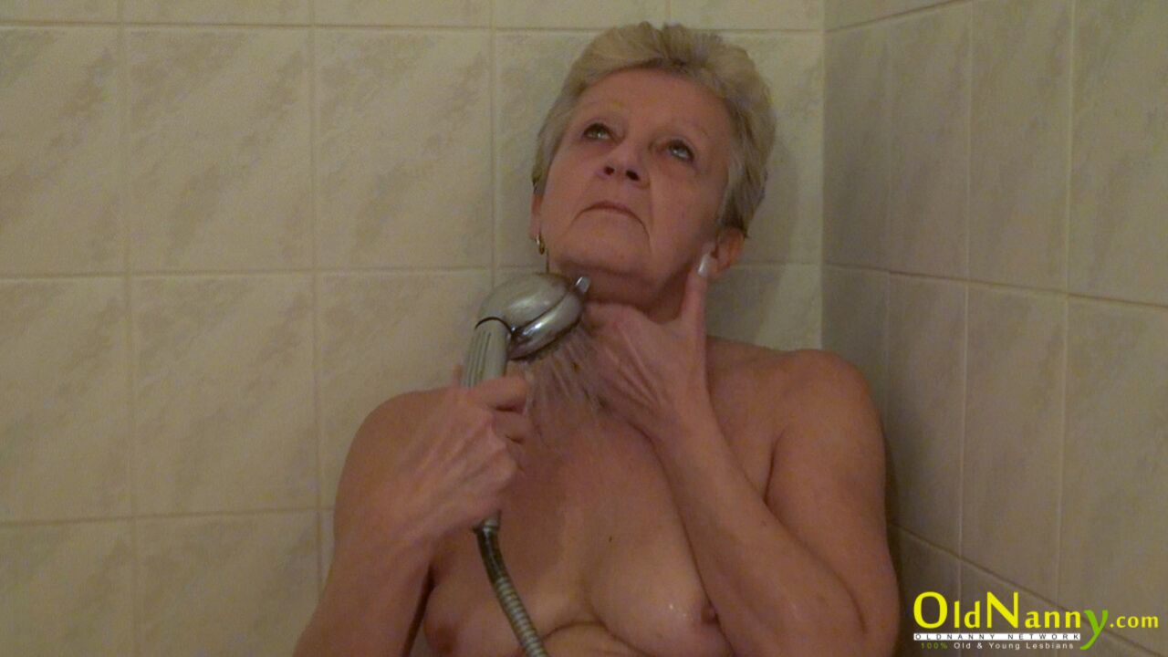 GRANDMA RUBBING HER JUICY PUSSY IN BATHROOM AND GETS ORGASM