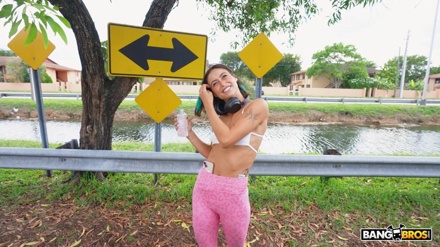 Jessie Belle Jogs Onto the Bus for Some Dick