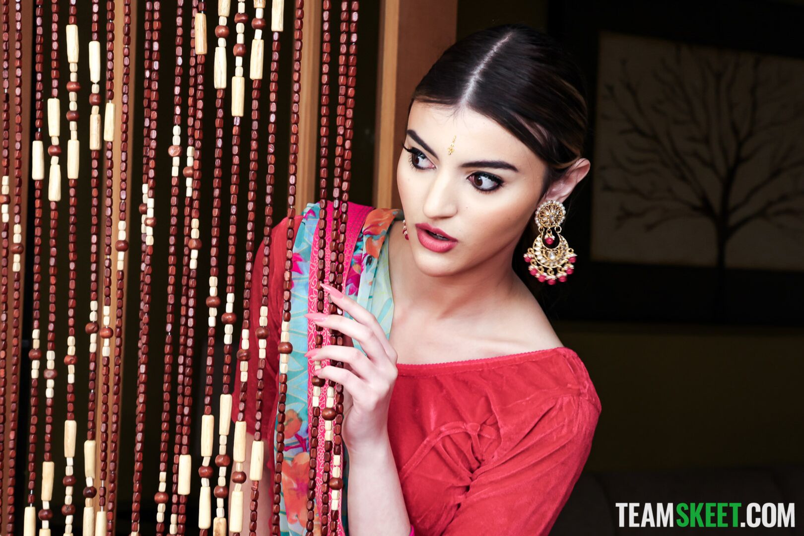 Meet the Sari-Sisters: Indian Twins Share Their First Cock