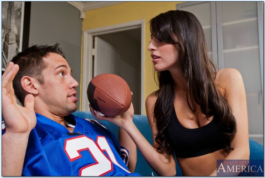 Kortney Kane fucking in the living room with her piercings