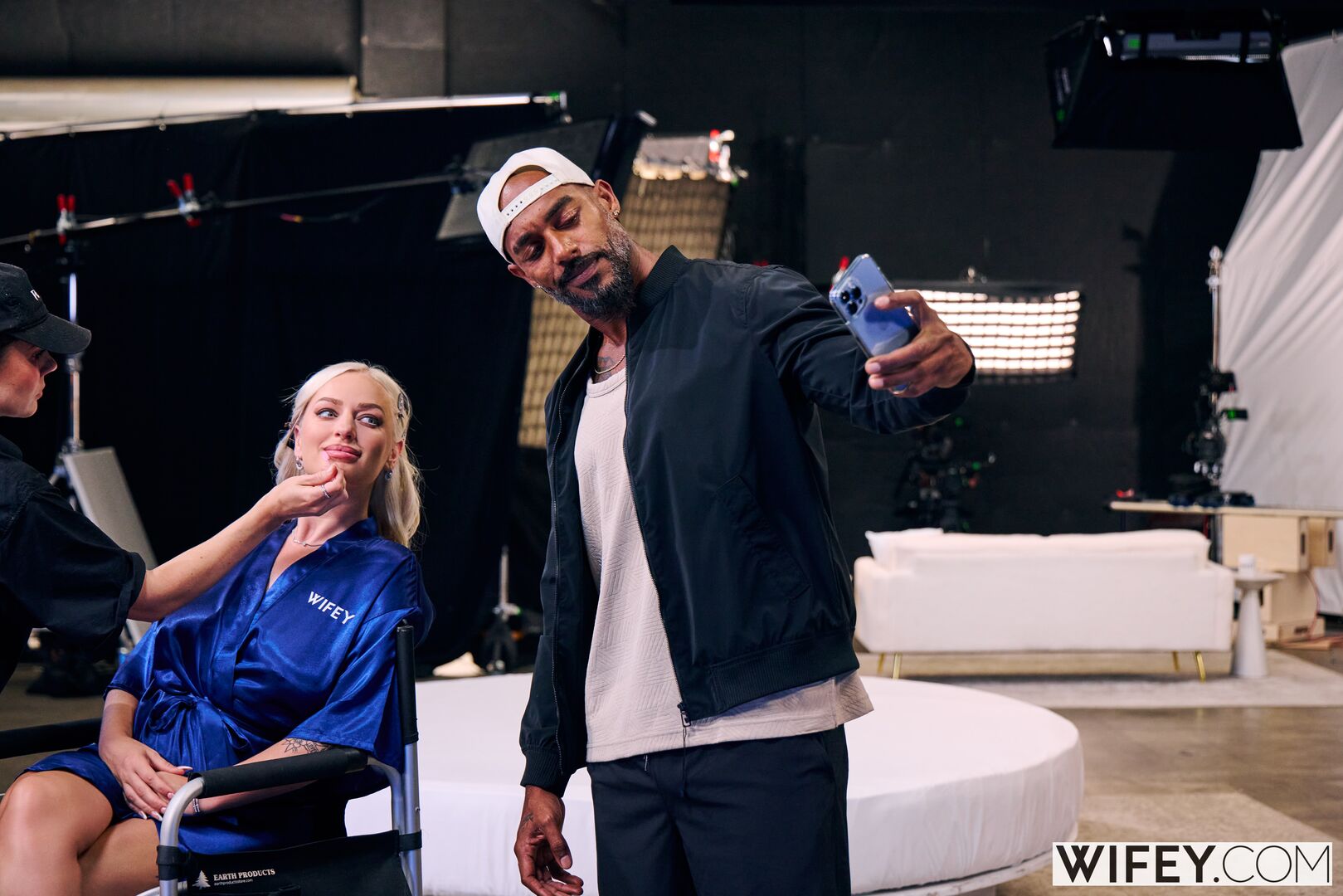 Elana And DickDealer Don - Gorgeous Hotwife Takes A Thick BBC