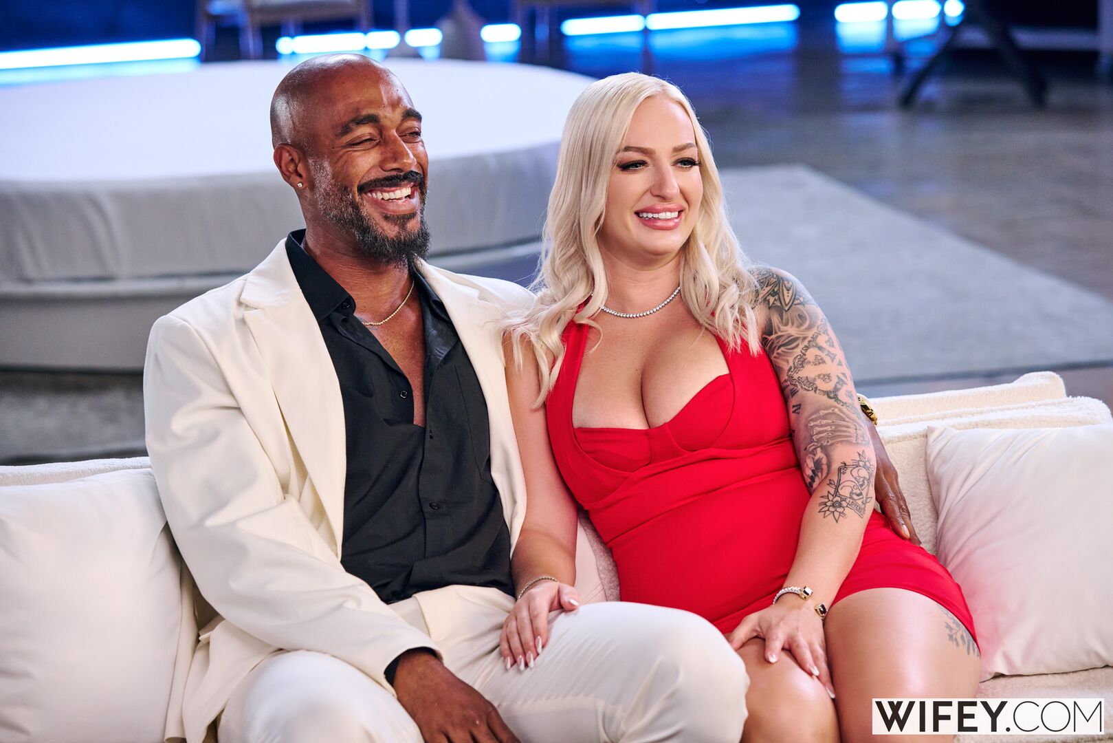 Elana And DickDealer Don - Gorgeous Hotwife Takes A Thick BBC