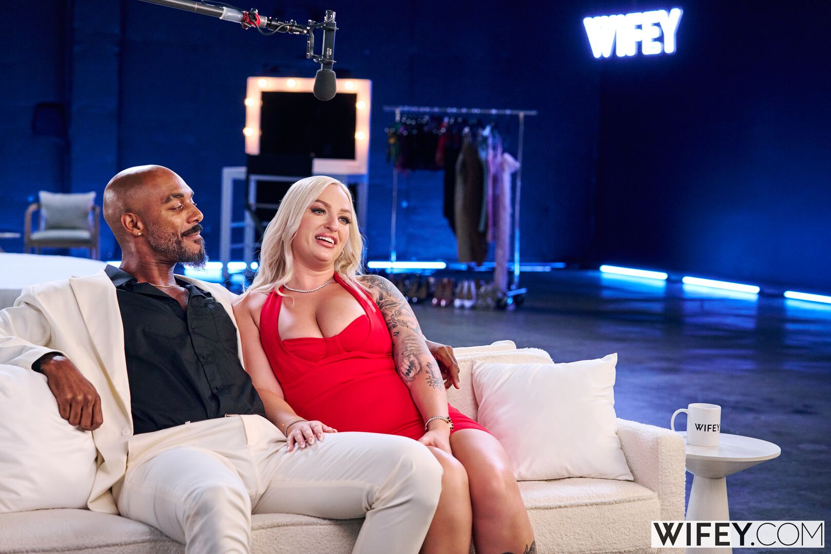 Elana And DickDealer Don - Gorgeous Hotwife Takes A Thick BBC