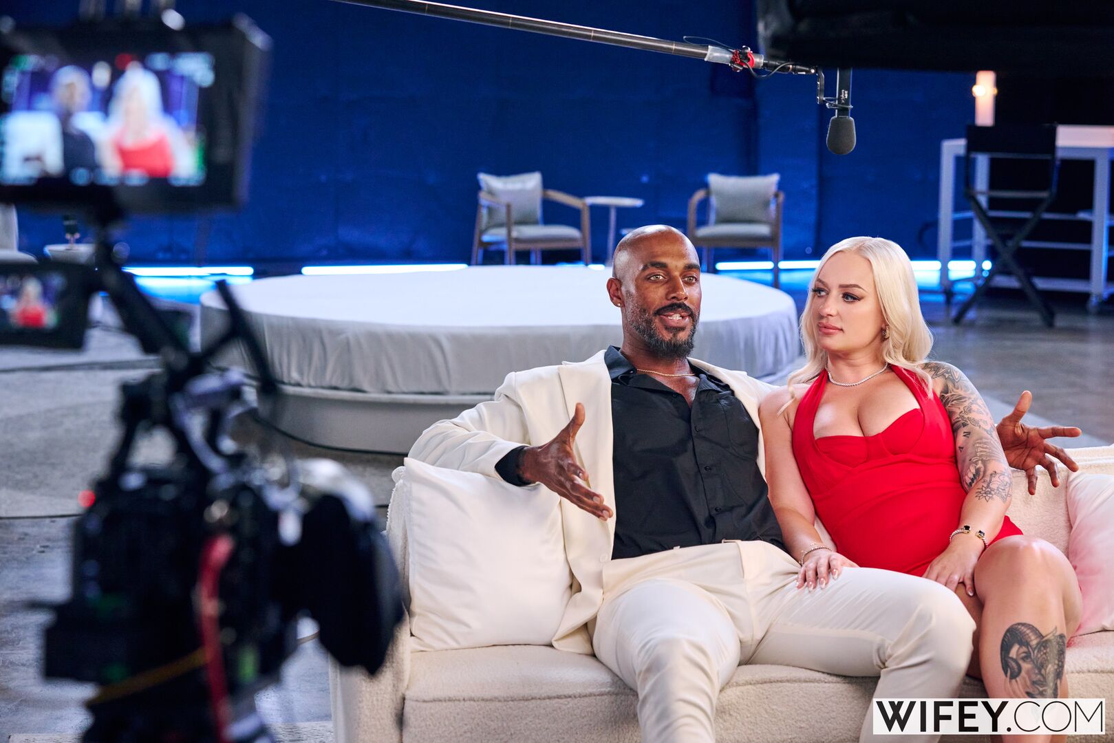 Elana And DickDealer Don - Gorgeous Hotwife Takes A Thick BBC