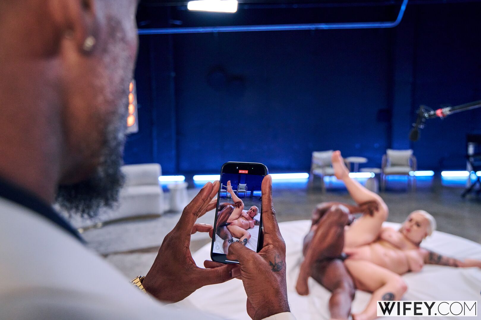 Elana And DickDealer Don - Gorgeous Hotwife Takes A Thick BBC