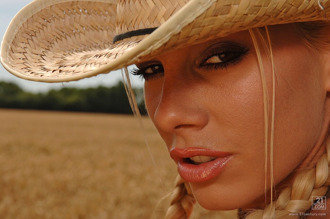 Country chick 1711