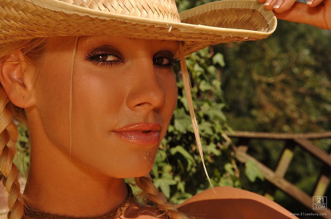 Country chick 1711