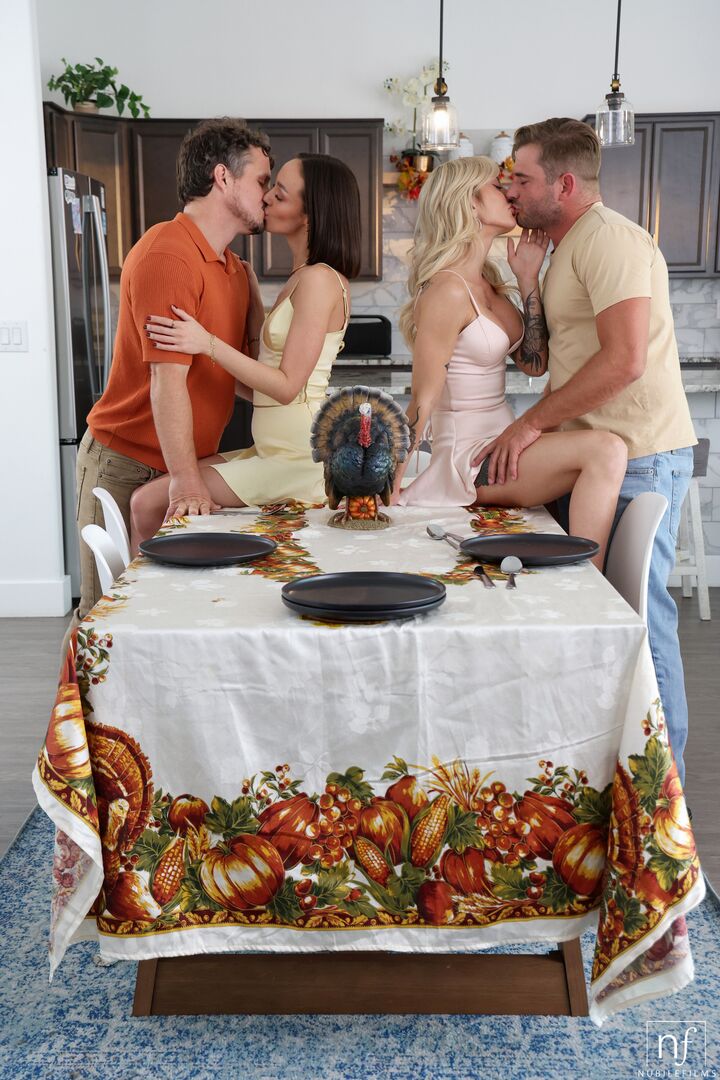 Getting Our Fill On Thanksgiving - S49:E17