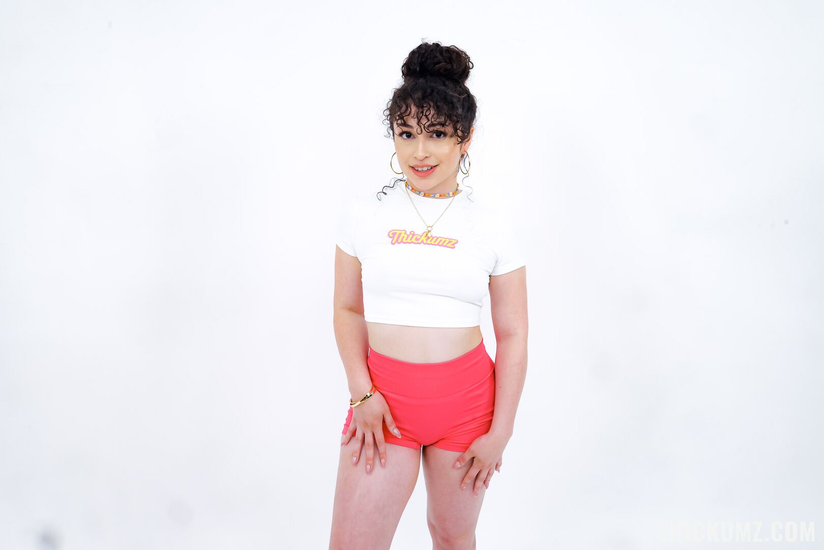 Cutie With a Booty: Pixie Shows off Her Perfect Bubble Butt