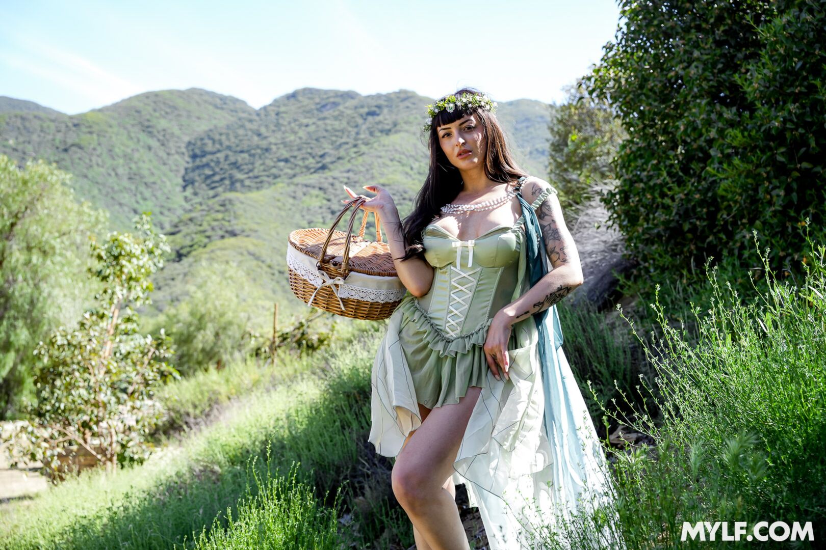 The Elven Queen Craves a Worthy Man’s Cum