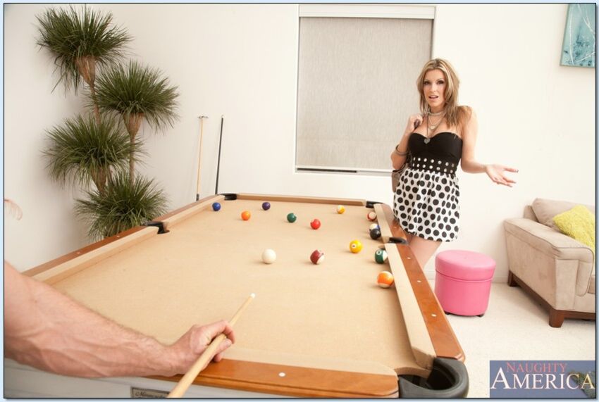 Courtney Cummz fucking in the floor with her tattoos