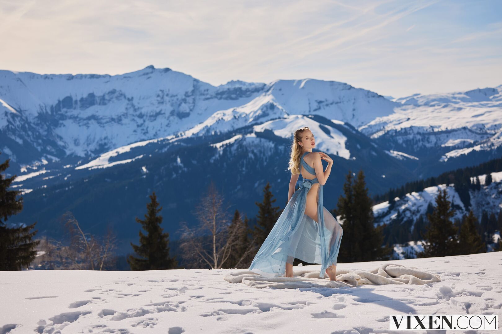 Beautiful Blonde Bella Has Wild Outdoor Sex
