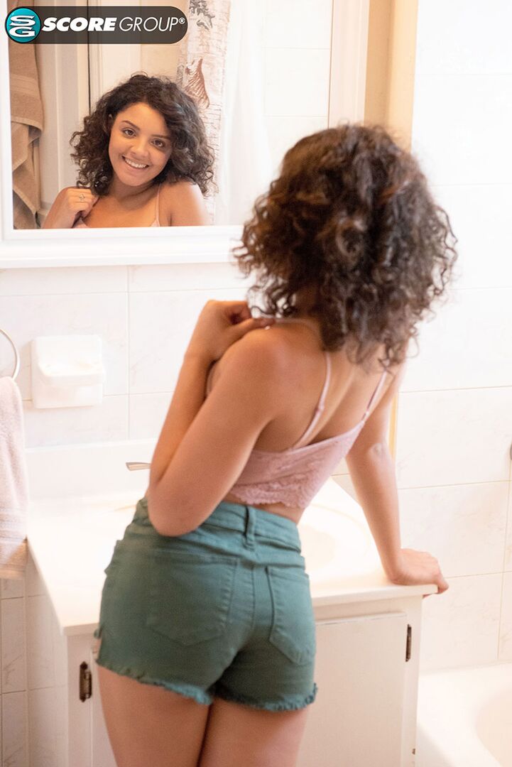 19-year-old Ella's pre-fuck cum