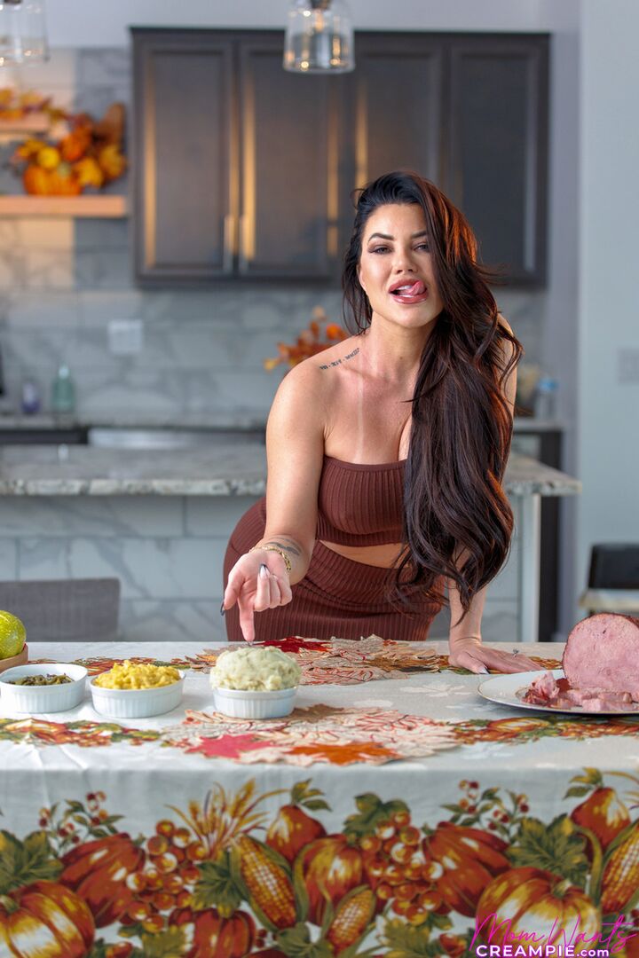 I Creamed Stepmoms Pie On Thanksgiving - S8:E1