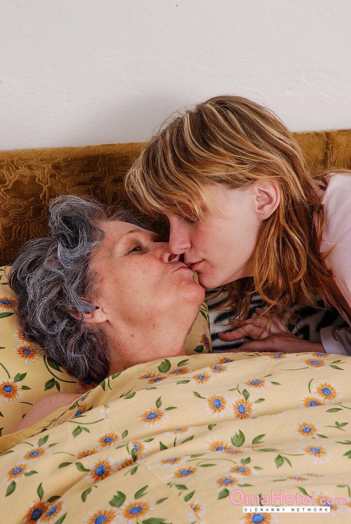 FUN WITH SEXTOYS FOR YOUNG AND OLD