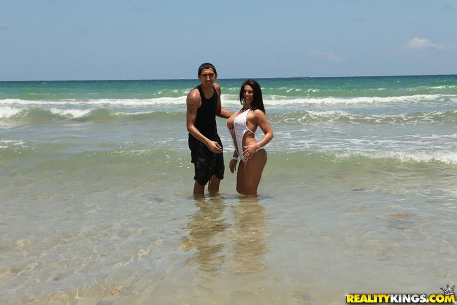 Pussy Paradise 2411