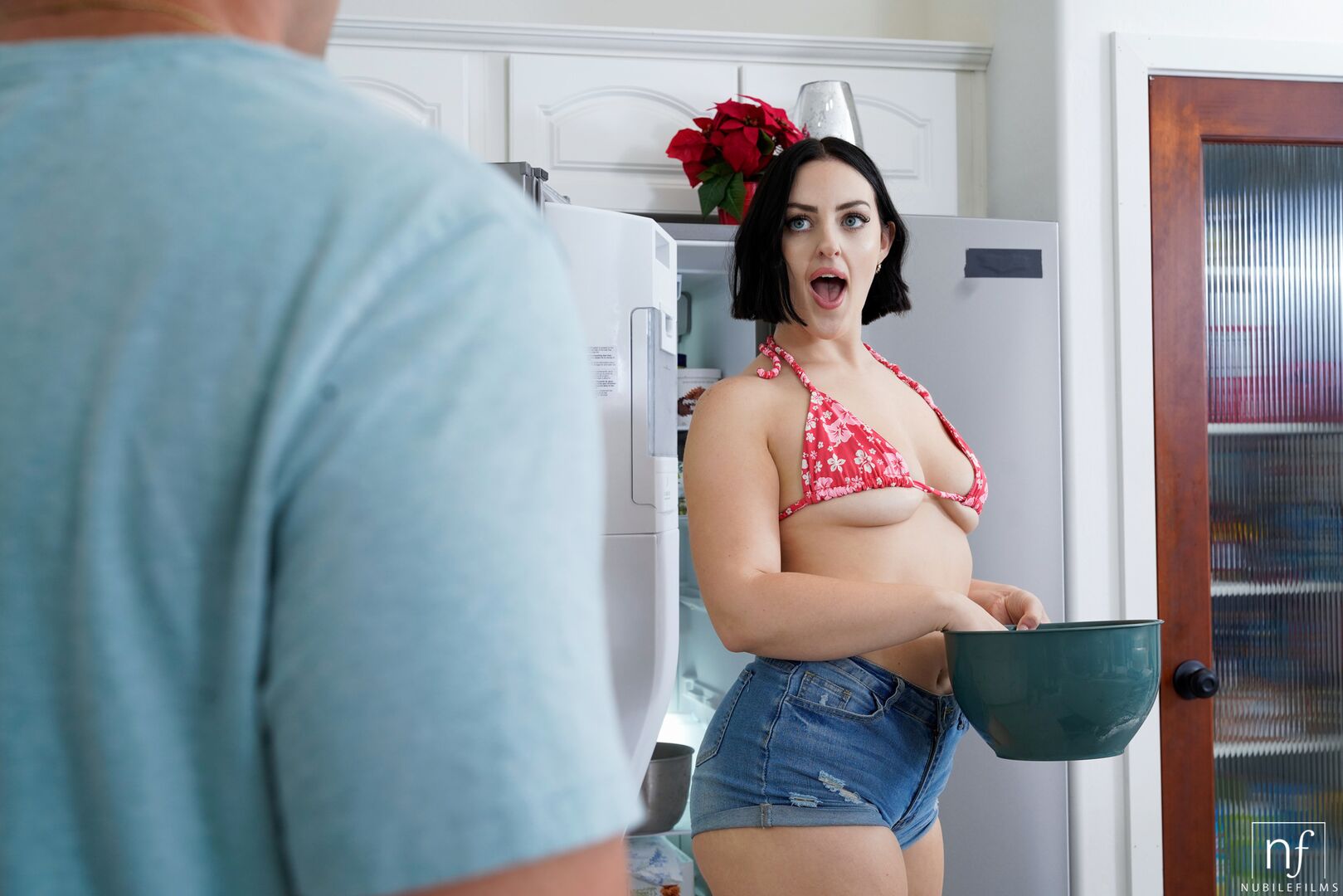 My New Hot Neighbor - S49:E18