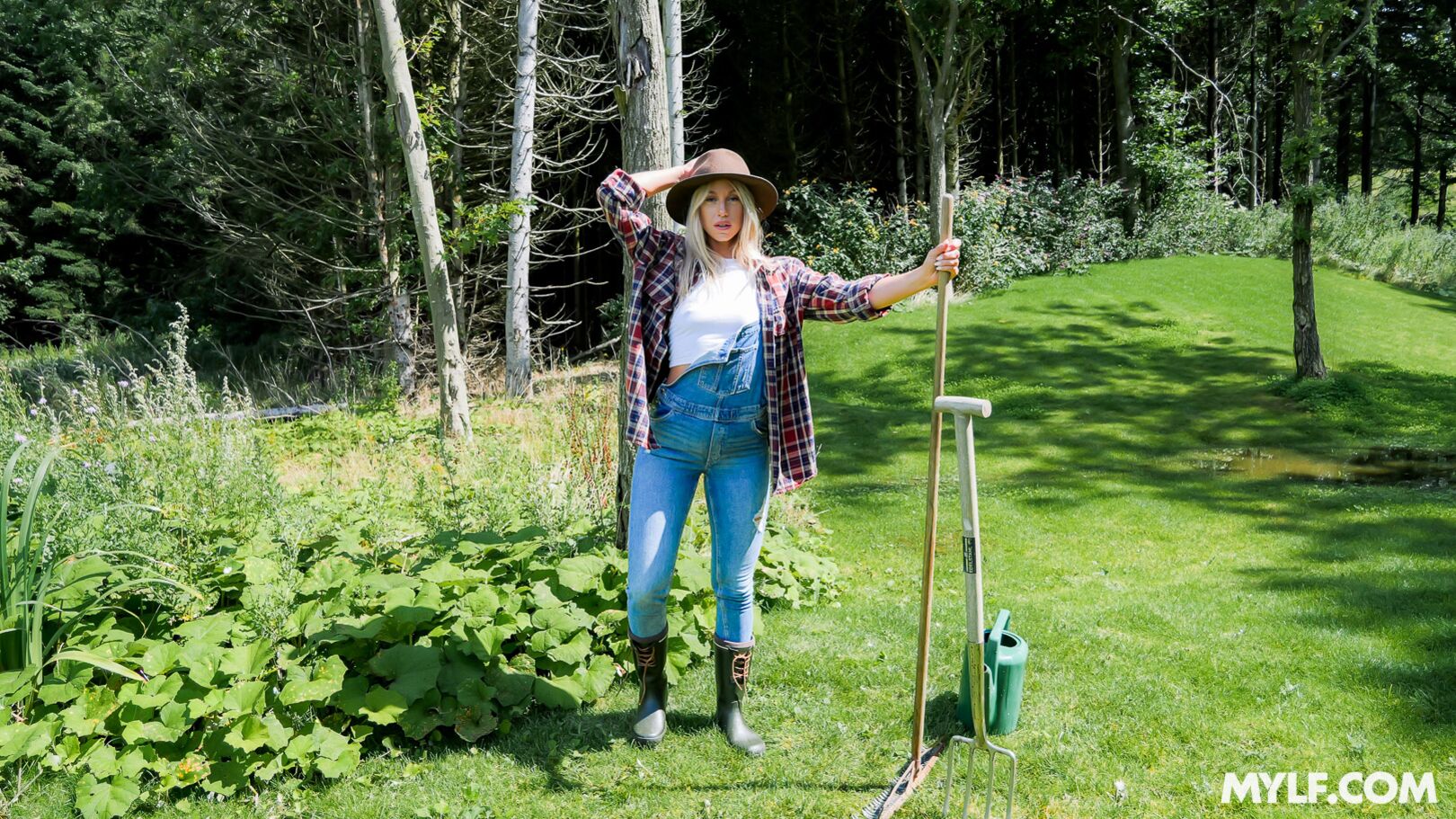 She’ll Do Anything To Inherit the Farm (Blue Collar Babes, Series Premiere)