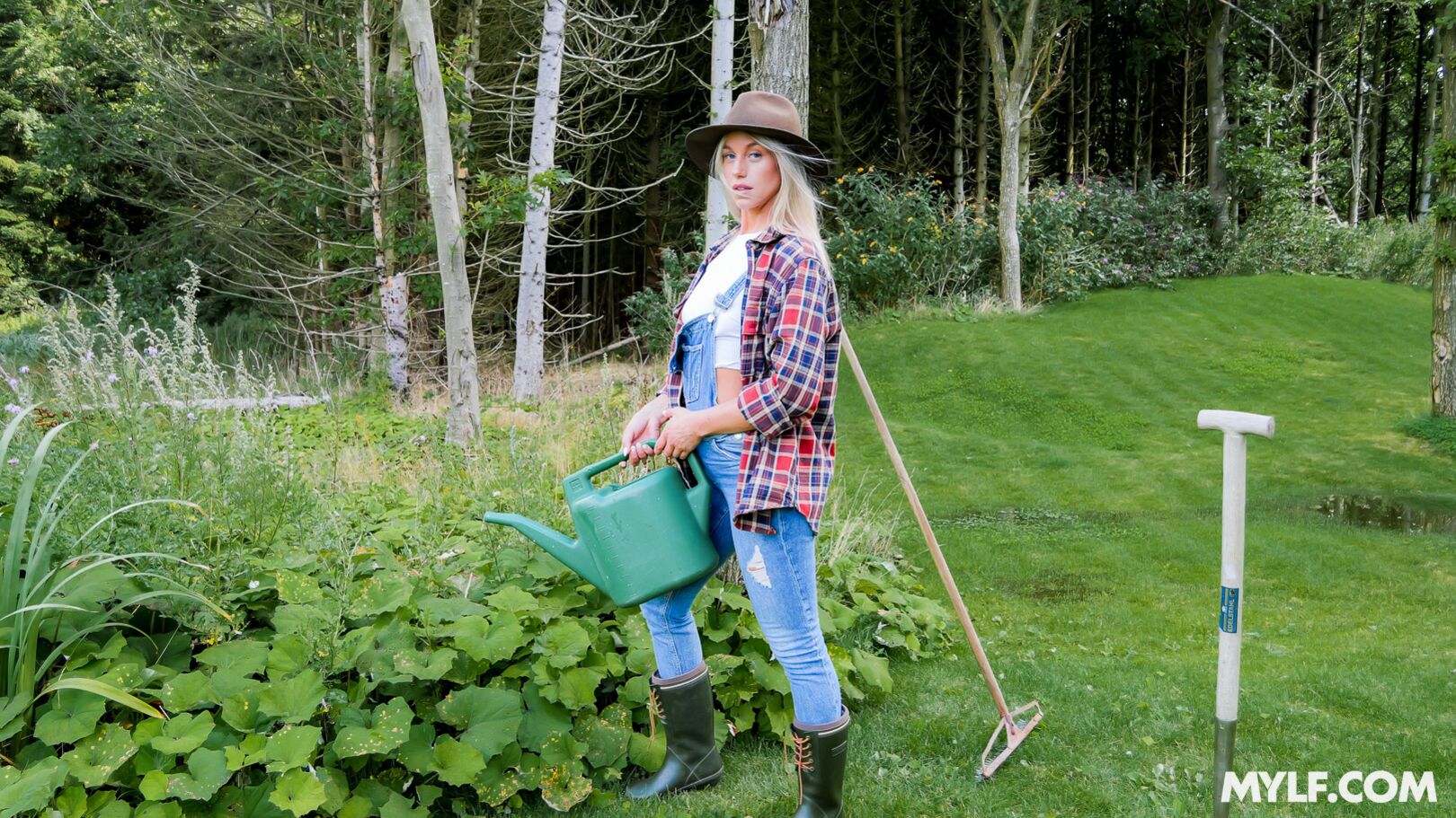 She’ll Do Anything To Inherit the Farm (Blue Collar Babes, Series Premiere)