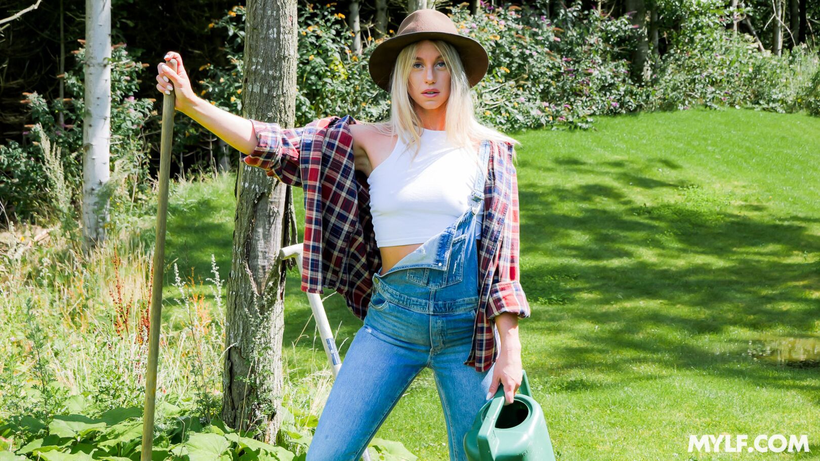 She’ll Do Anything To Inherit the Farm (Blue Collar Babes, Series Premiere)