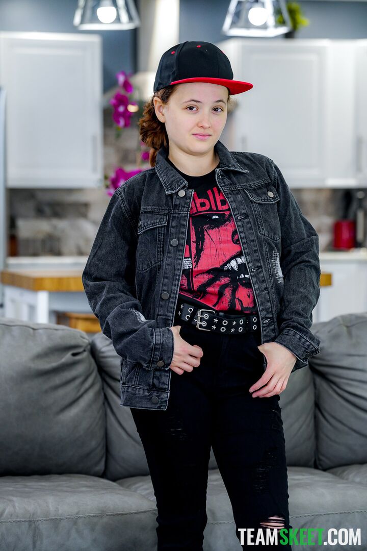 Footjob, Titjob, Hell Yeah! My Little Stepsis Wants to Be a Rocker