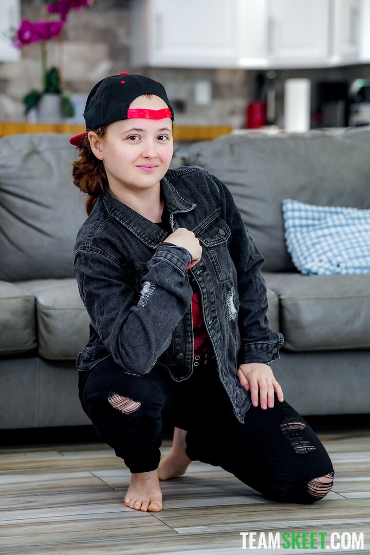 Footjob, Titjob, Hell Yeah! My Little Stepsis Wants to Be a Rocker