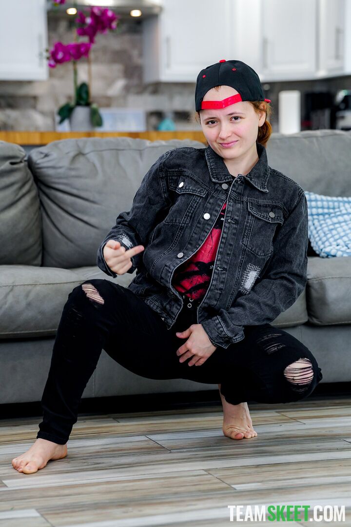 Footjob, Titjob, Hell Yeah! My Little Stepsis Wants to Be a Rocker