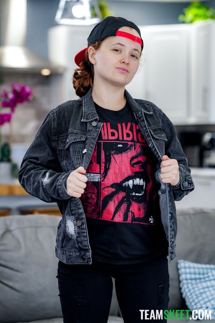 Footjob, Titjob, Hell Yeah! My Little Stepsis Wants to Be a Rocker