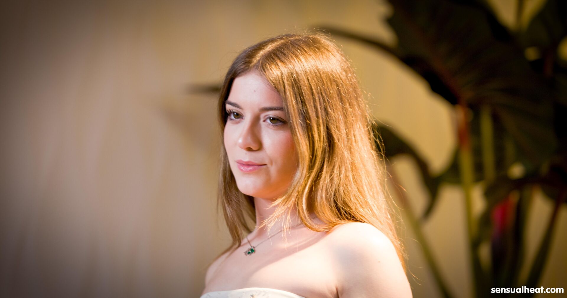 Sexy dildo play with Agatha Shay