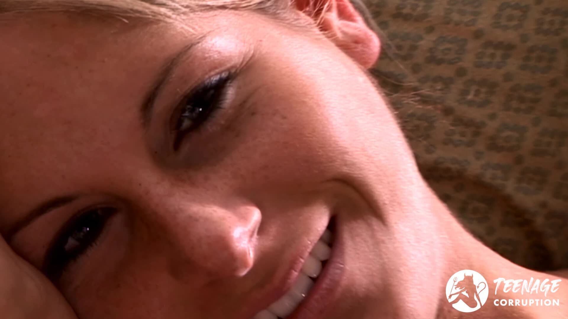 Courtney Simpson and Sierra Sinn Love A Threesome