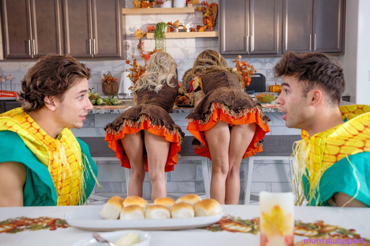 Mom Pussy Makes A Perfect Thanksgiving - S5:E3