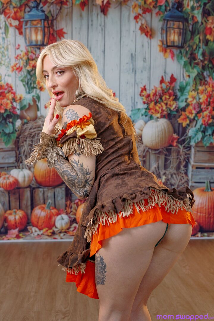 Mom Pussy Makes A Perfect Thanksgiving - S5:E3