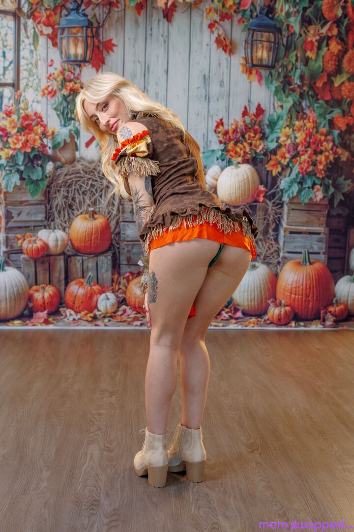 Mom Pussy Makes A Perfect Thanksgiving - S5:E3