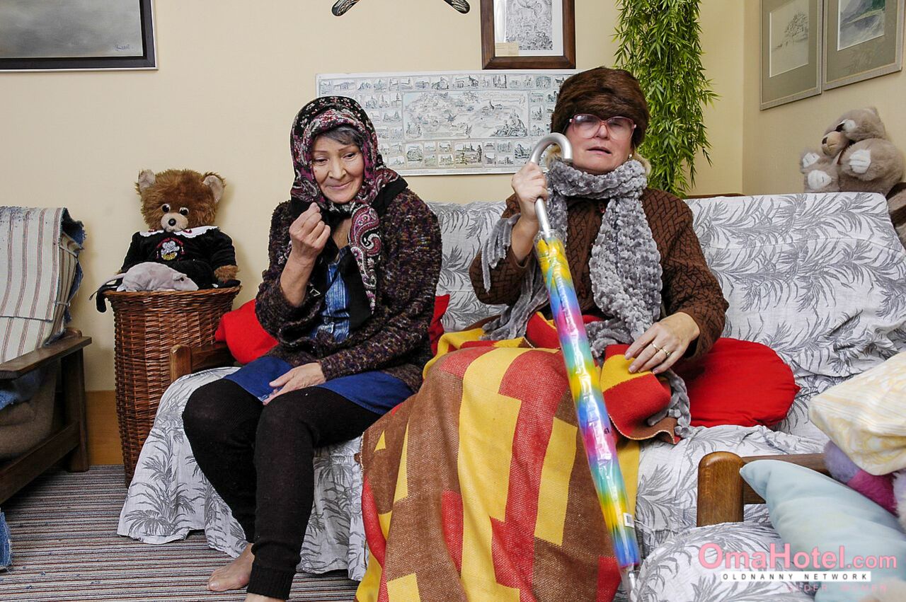OLDER LESBIANS MASTURBATING HARD