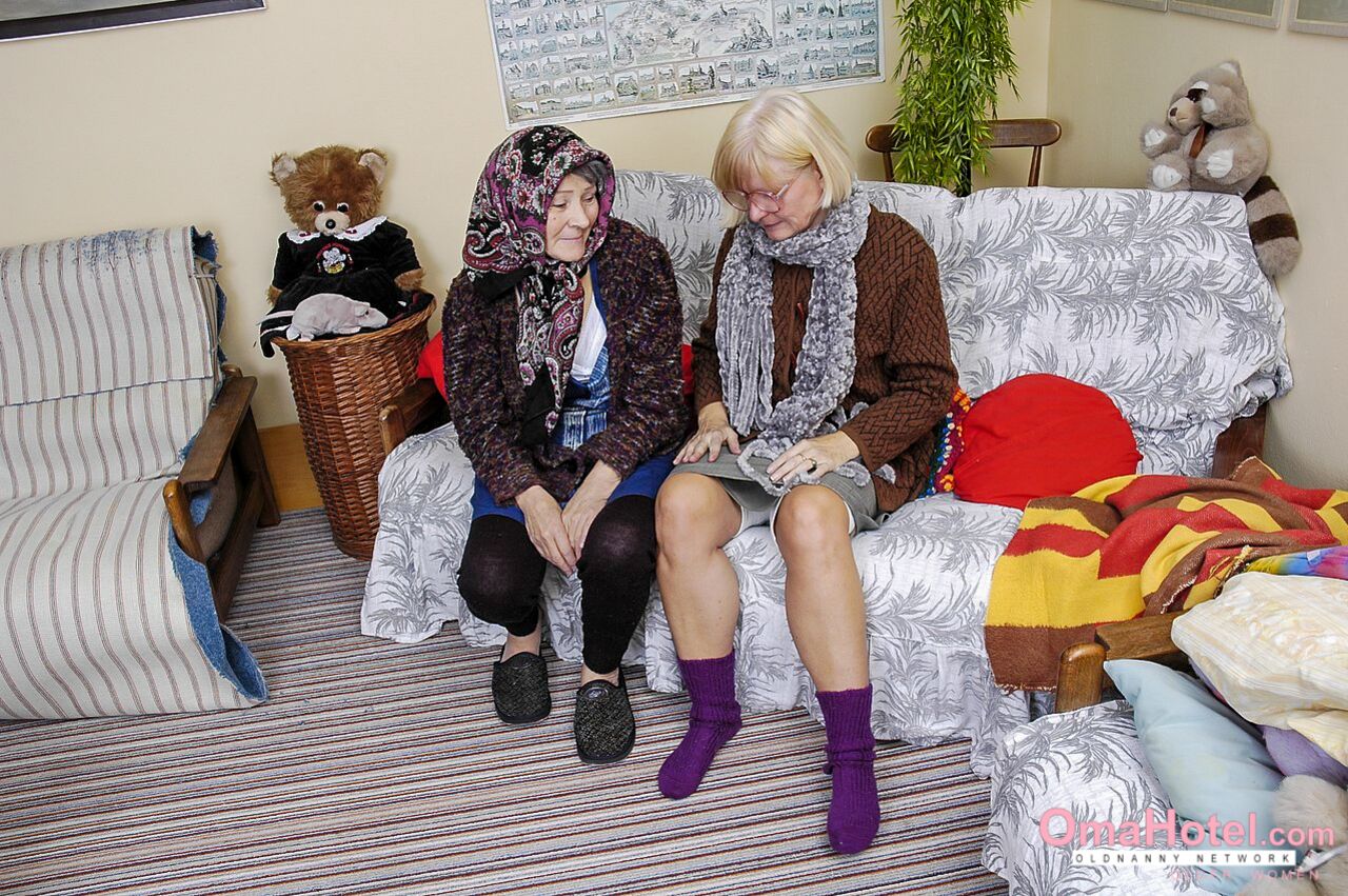 OLDER LESBIANS MASTURBATING HARD
