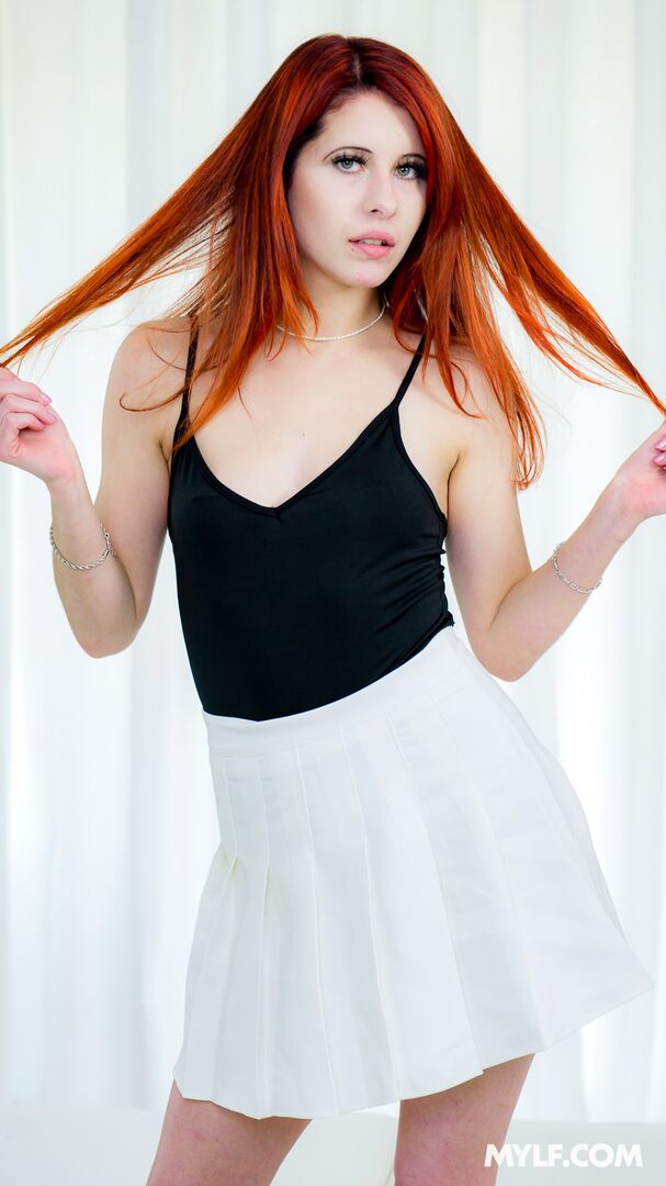Fiery Redhead Onyx Reign Is Your Newest Obsession (Porn Debut)