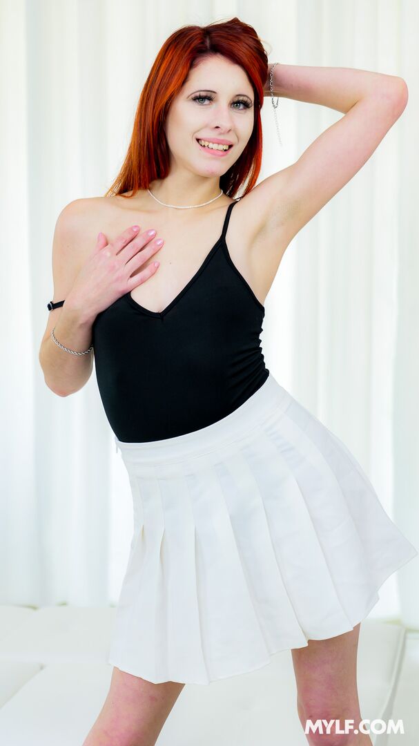 Fiery Redhead Onyx Reign Is Your Newest Obsession (Porn Debut)