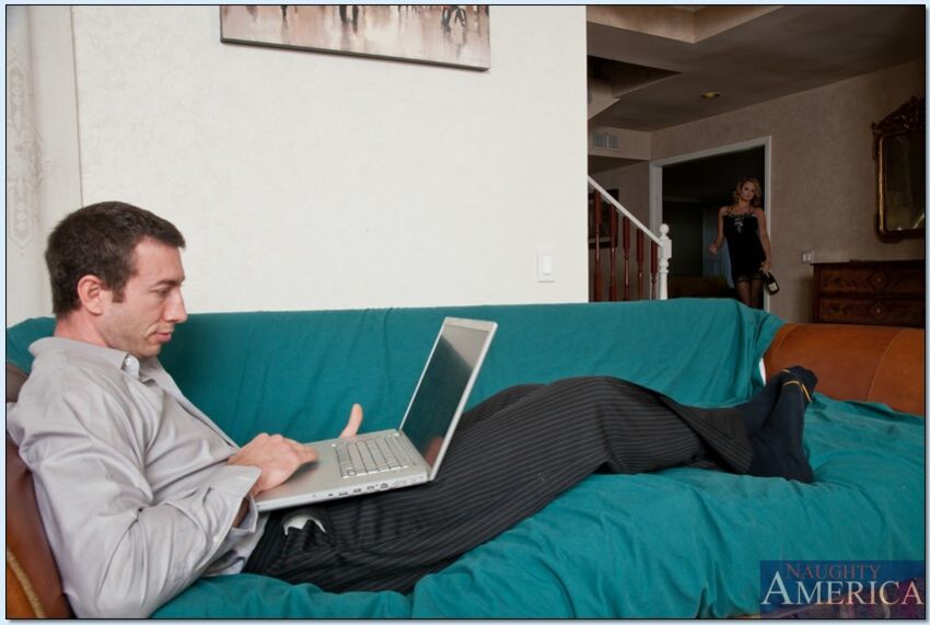 Heather Starlet fucking in the couch with her big ass
