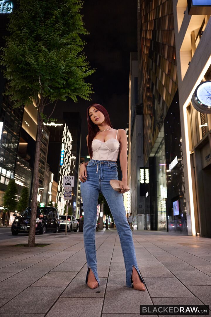 Petite Babe Mixes Business With BBC Pleasure