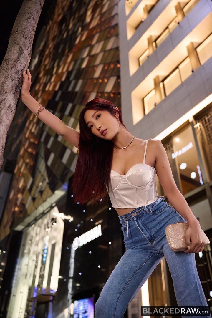 Petite Babe Mixes Business With BBC Pleasure