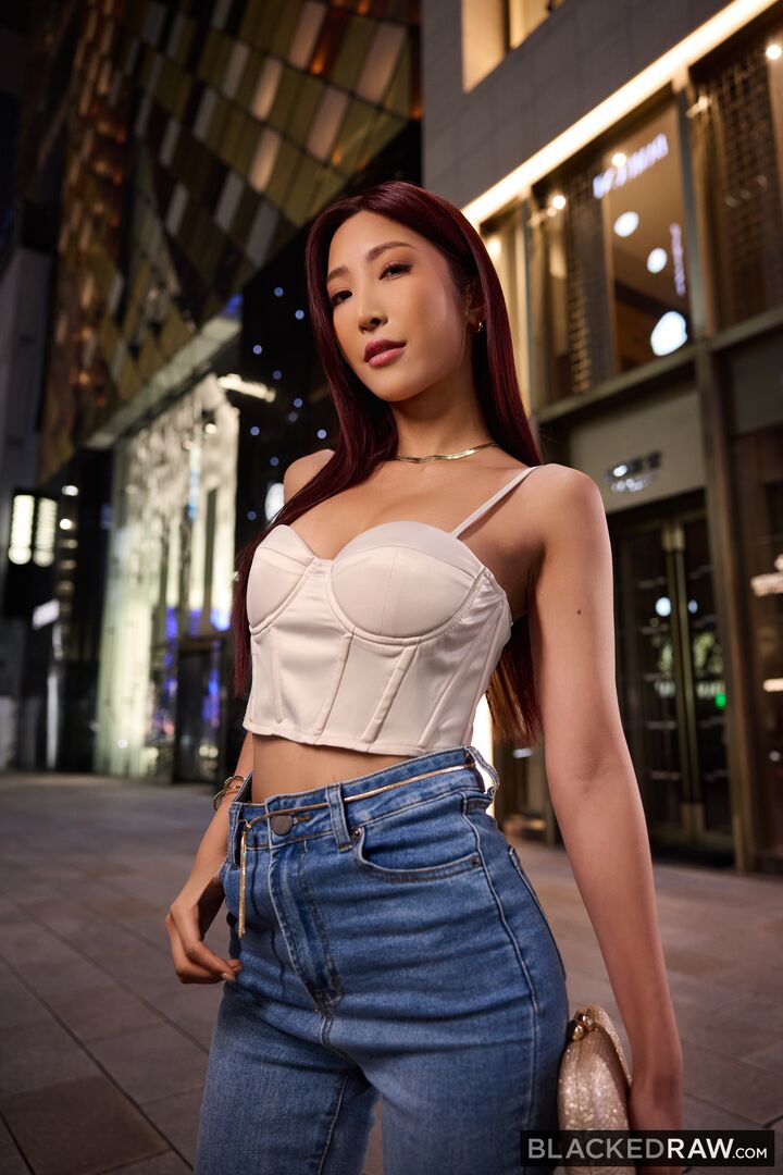 Petite Babe Mixes Business With BBC Pleasure